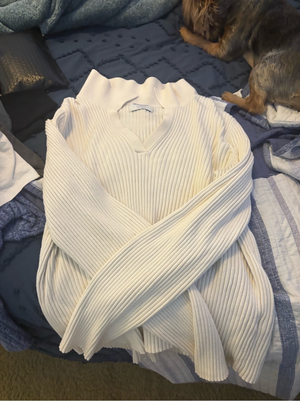Old Navy Cream Ribbed V‑Neck Sweater Top